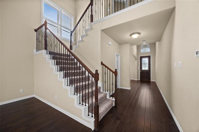 Building Photo - 6833 San Antonio Dr