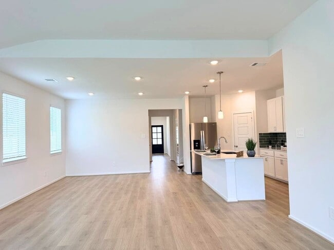 Building Photo - 16238 Parish Pointe Ct
