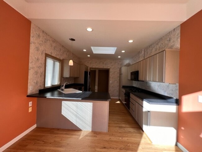 Building Photo - STUNNING VIEWS from this 3 bedroom, 2 bath home | Available February