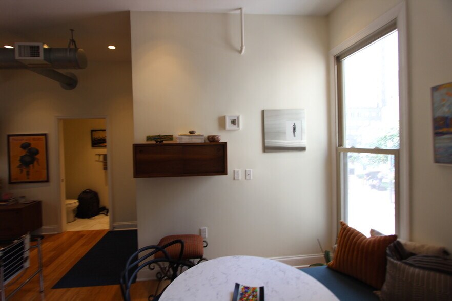 Front Reading Space - 139 7th St