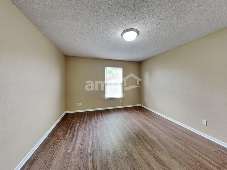 Building Photo - 1316 Clove Ct