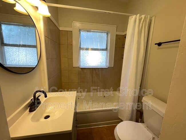 Building Photo - 1111 James Ave S