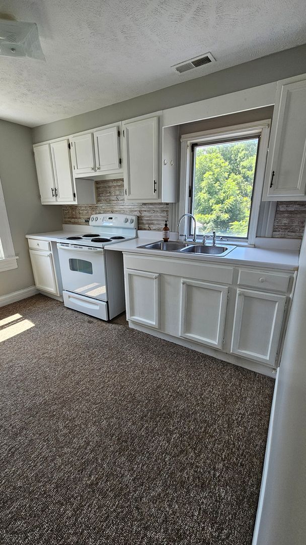 Building Photo - 50 N Gamble St