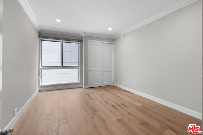 Building Photo - 4477 Wilshire Blvd