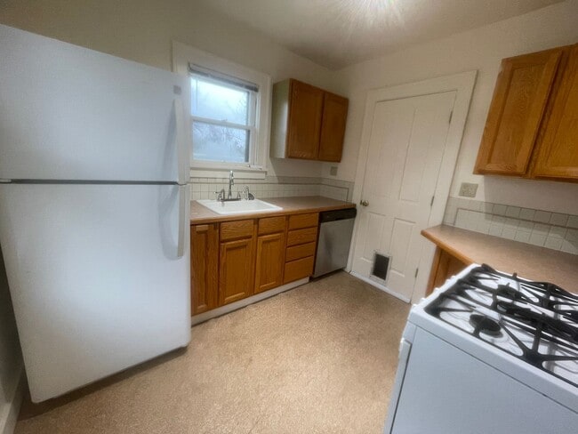 Building Photo - Eliot neighborhood House: 2 bedroom, large basement, hardwood floors, & laundry units