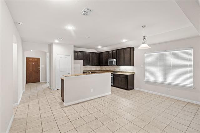 Building Photo - 2640 Costa Mesa Dr