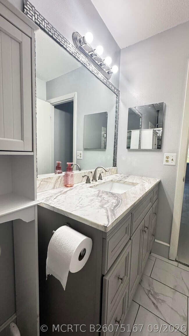 Building Photo - 20970 Concord Green Dr W