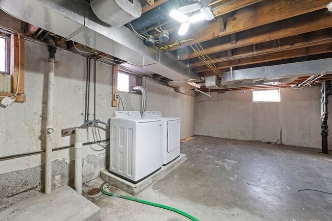 Building Photo - 5836 Sunshine Dr