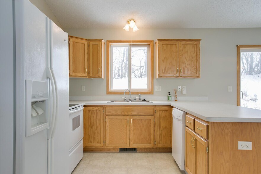 Kitchen - 809 Quail Pkwy