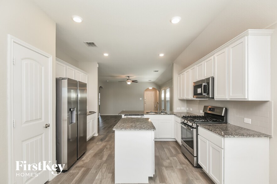 Building Photo - 5825 Dew Plant Way