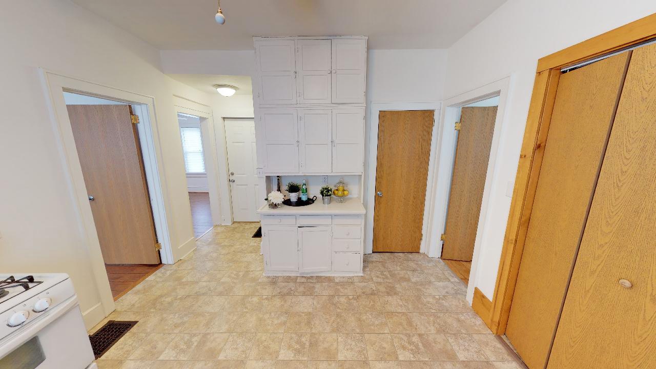 KITCHEN - 521 W Edwards St