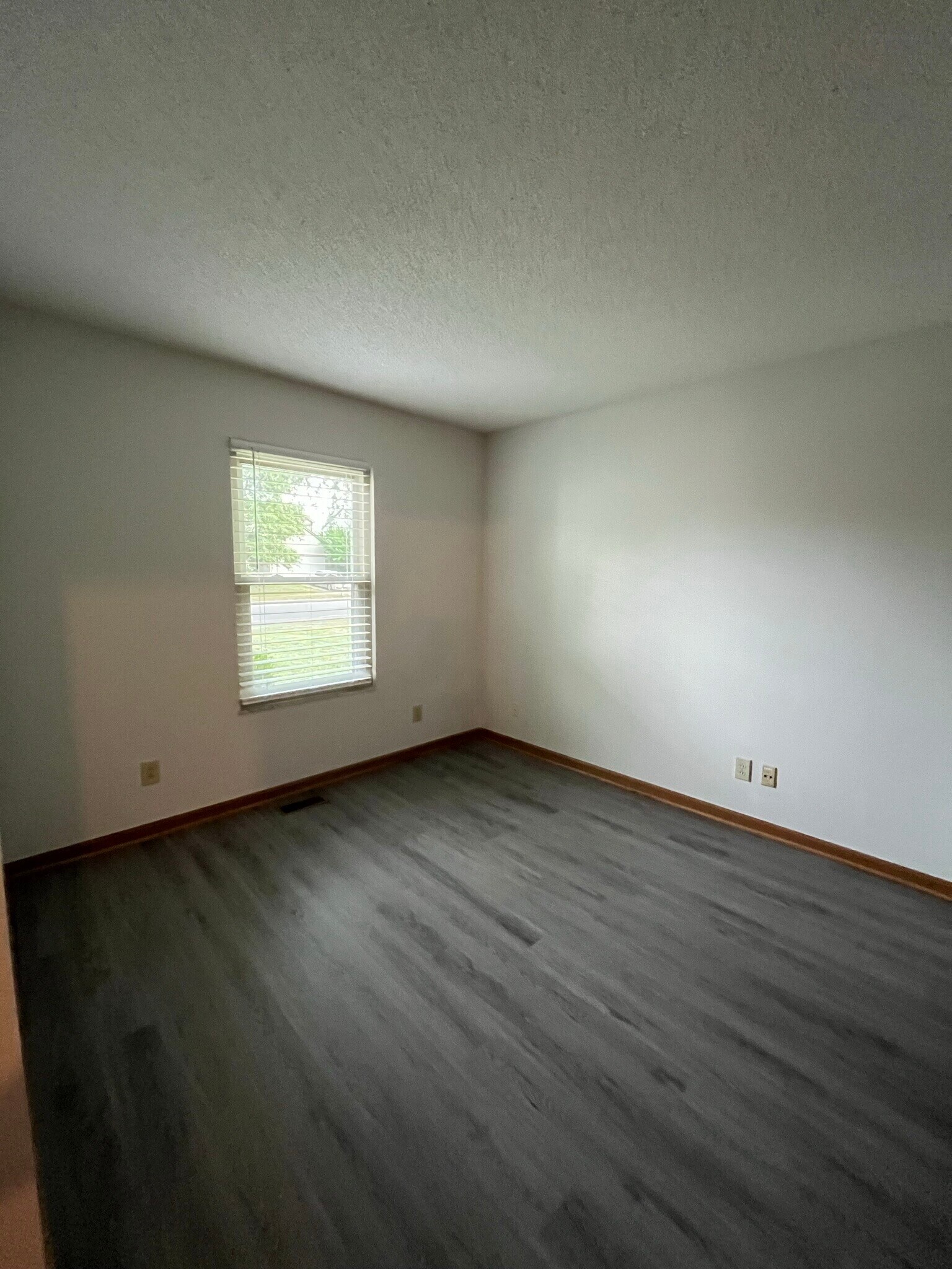 Building Photo - 5787 Nike Dr
