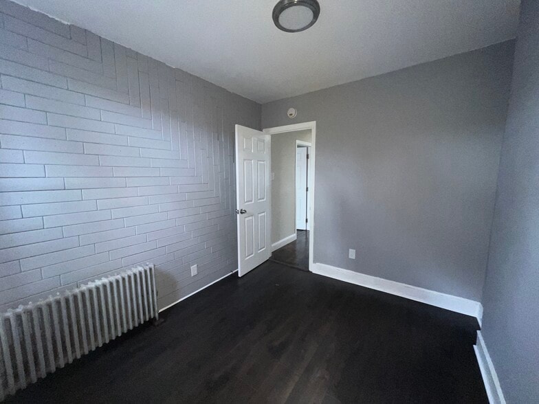 Building Photo - 218 S 11th St