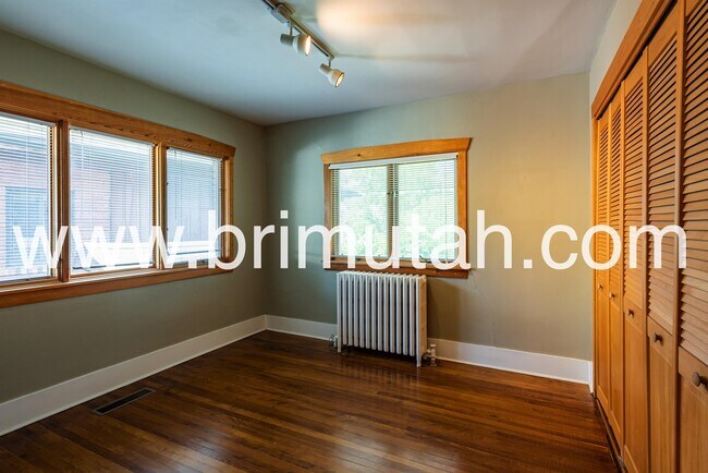 Building Photo - 1475 E Michigan Ave