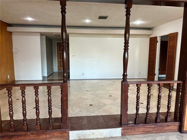 Building Photo - 17458 Fontlee Ln