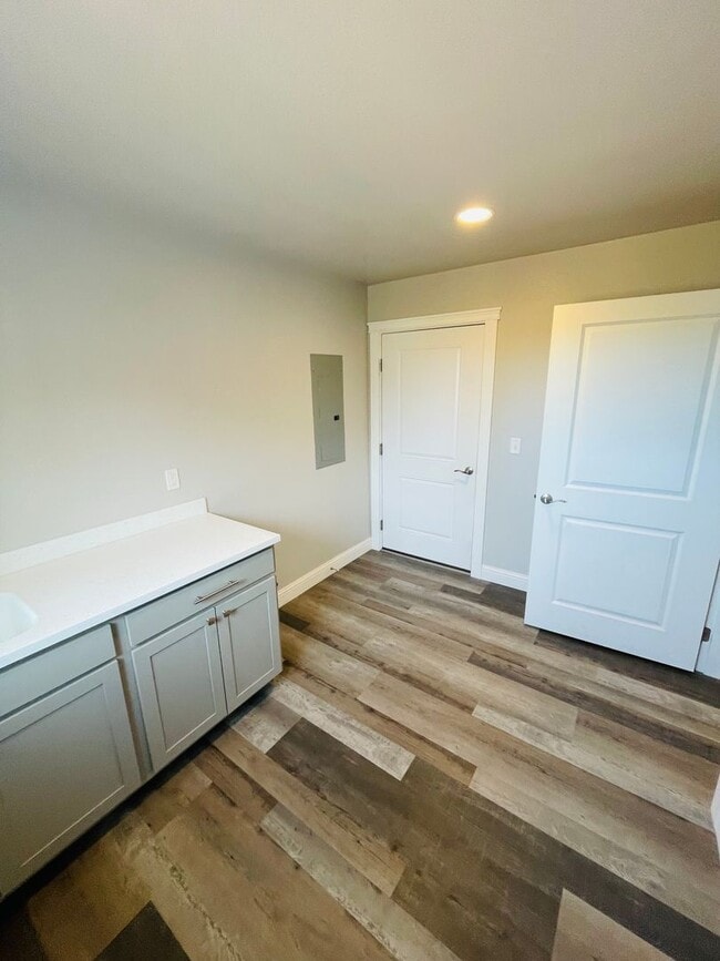 Building Photo - Entertainers delight, 3bdrm 2.5 bath home ...