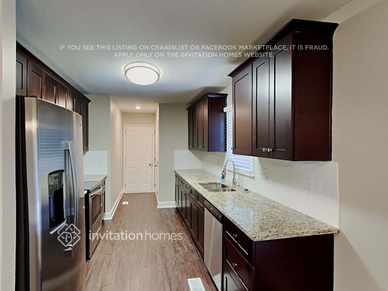 Building Photo - 158 Creek Haven Dr