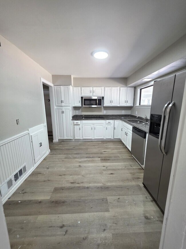 Building Photo - Spacious 3-Bedroom Home in Prime Irving Lo...