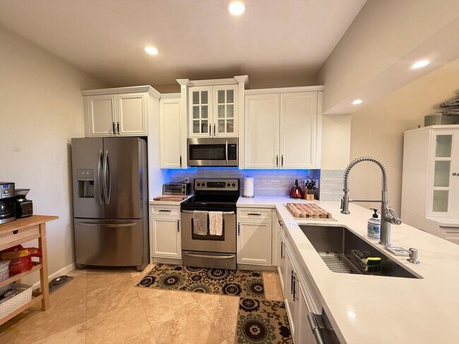 Building Photo - 6393 Bella Cir