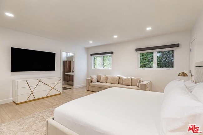 Building Photo - 703 N Maple Dr