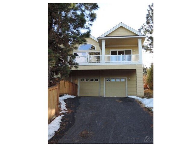 Building Photo - Awbrey Butte Home with Views!