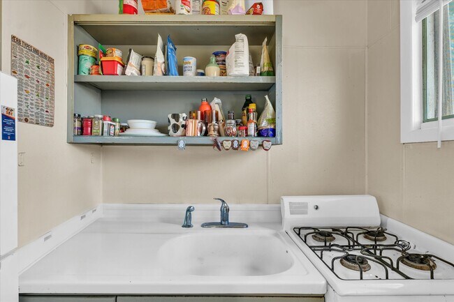 Building Photo - 907 E California Ave