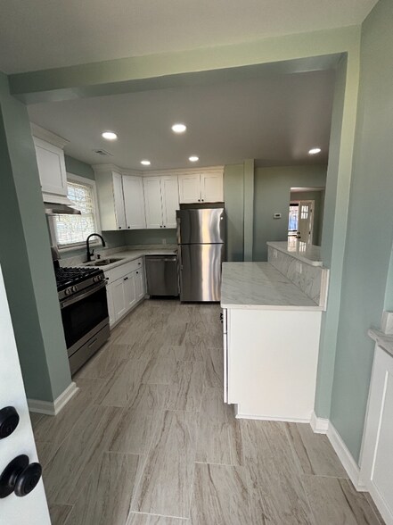 Building Photo - 160 Swanson Rd