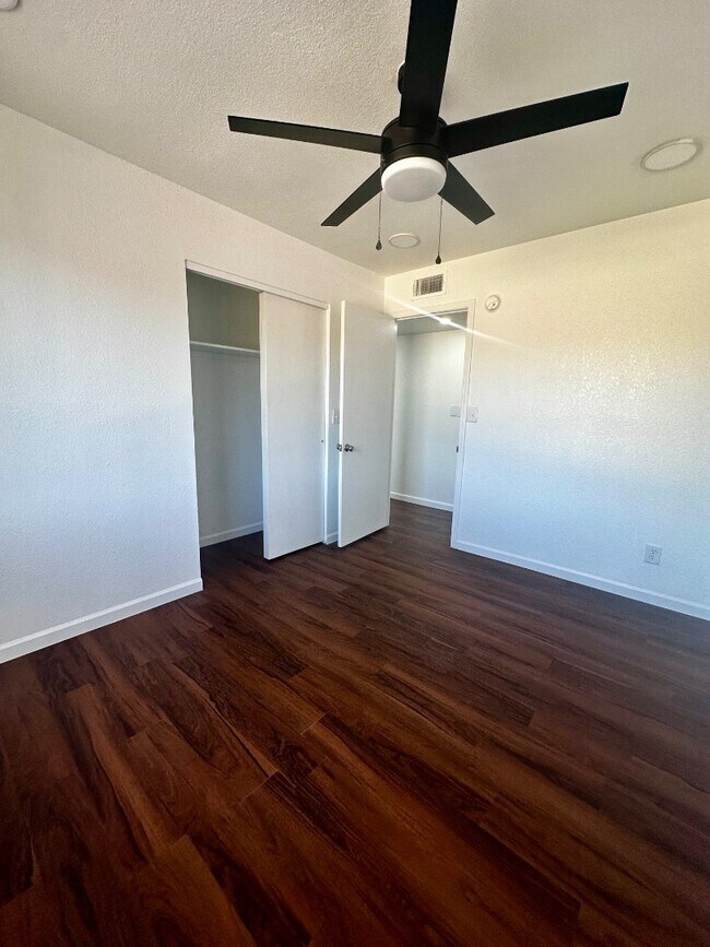 Building Photo - 704 Espolon Dr