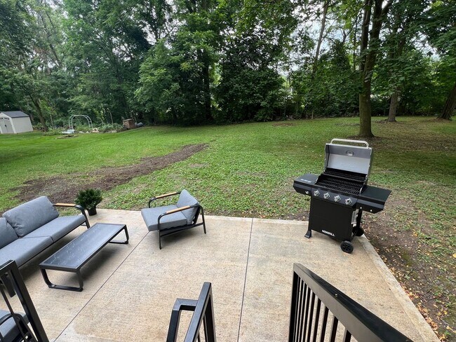 Building Photo - Modern solace meets nostalgic comfort in this stunning 3BR/3BA beauty 4800/Mo