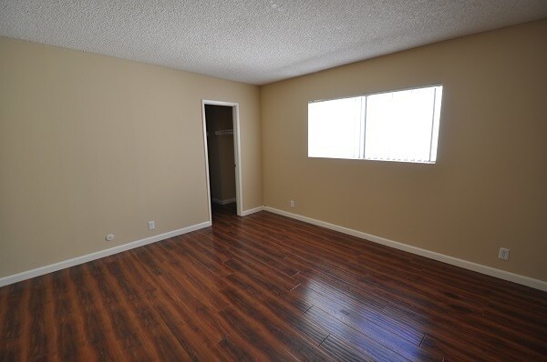 Building Photo - 7101 Haskell Ave