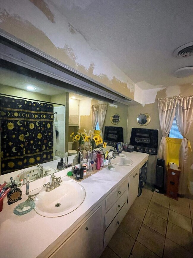 Building Photo - 1409 E 23rd St