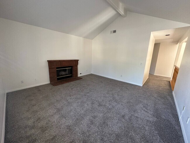 Building Photo - 549 Timberwood Ave