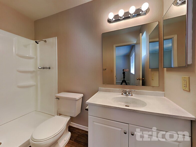 Building Photo - 8427 W Orchid Ln