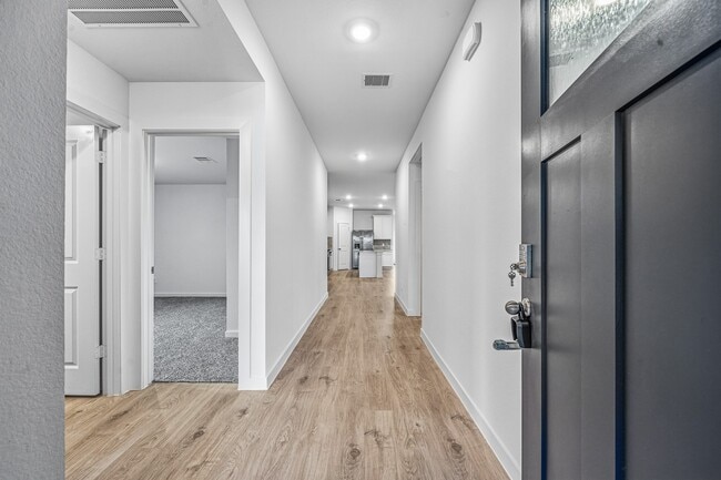 Building Photo - 3919 Langridge Dr