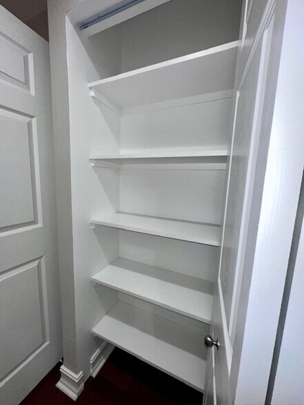 Building Photo - 480 Sail Ln