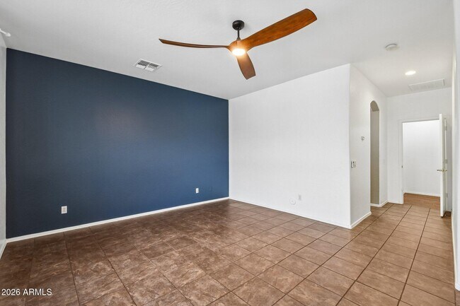 Building Photo - 2801 E Lindrick Dr