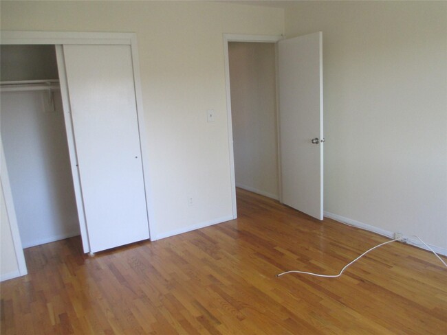 Building Photo - 15 Brevoort Dr
