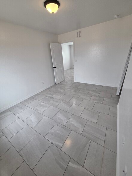 Room #2 - 13101 Lopez Rd