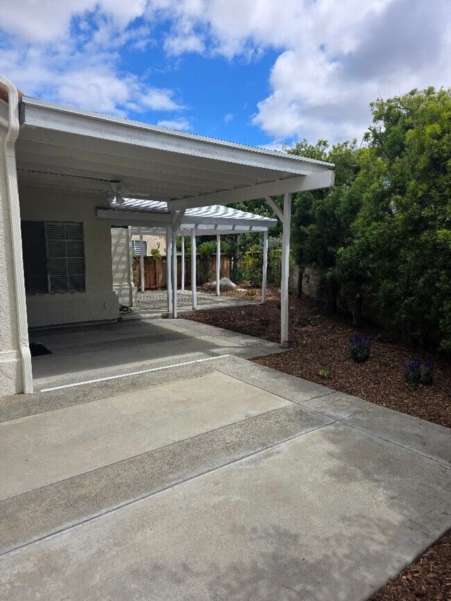 Building Photo - Beautiful 3 Bedroom Home in Gated Community