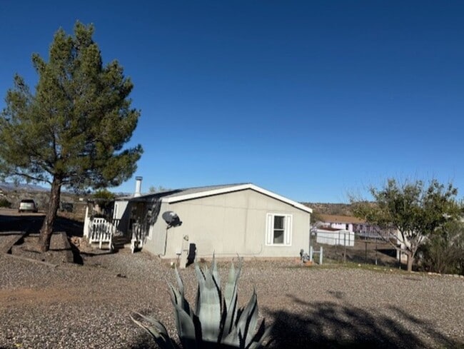 Building Photo - Reduced - 3 Bedroom 2 Bath home contact Property Pros Property Management