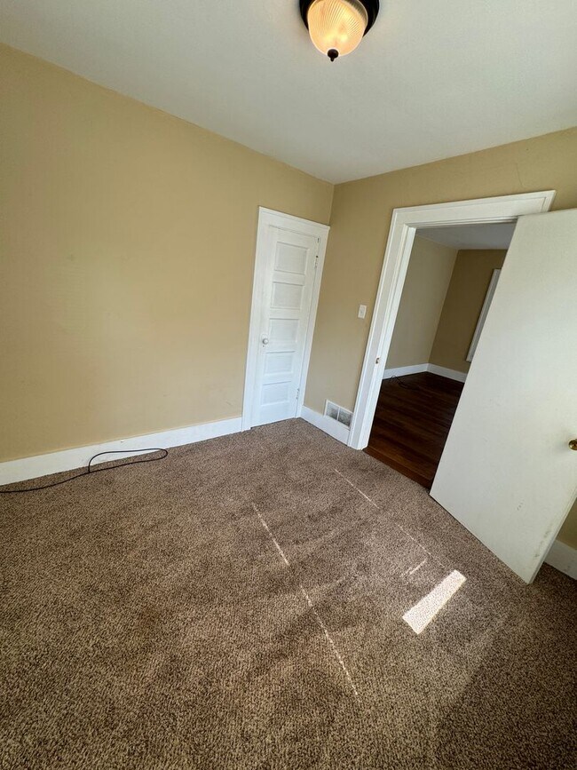 Building Photo - Charming 3-Bedroom, 1-Bathroom Home with Garage – $1,350/Month | Accepting Section 8