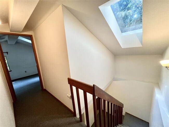 Building Photo - Relaxed 2-Bed, 1.5-Bath Home in a Quiet Gig Harbor Spot