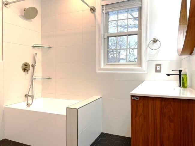 Building Photo - 44 Rolling Ln