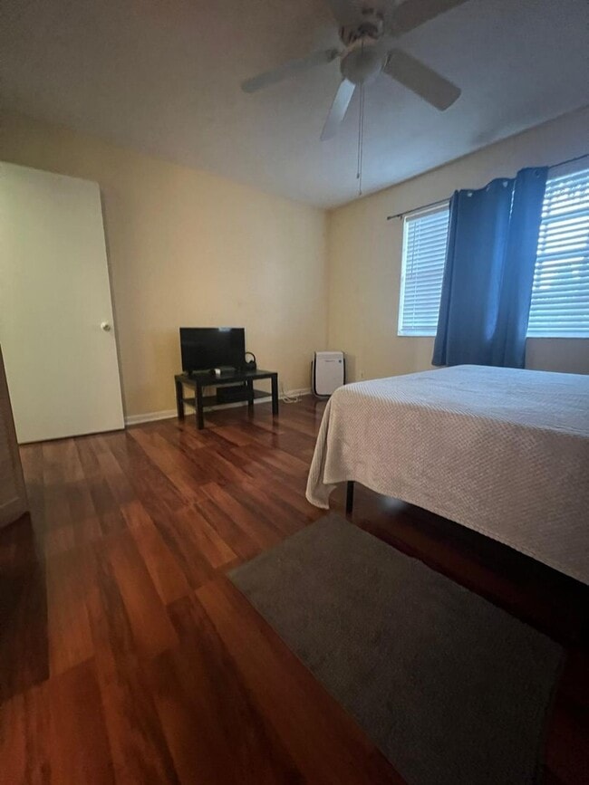 Building Photo - Fully Furnished 1-Bedroom Retreat in Windm...