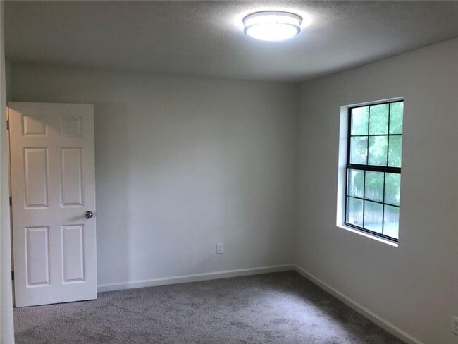 Building Photo - 1448 Springleaf Cir SE