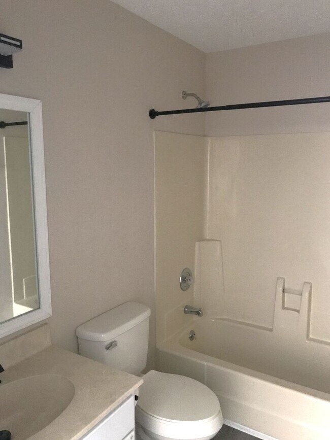 Building Photo - Move-In Ready 3 Bedroom 2 Bath Home in Antioch!