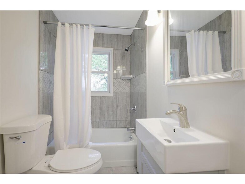 Building Photo - 5183 Independence St