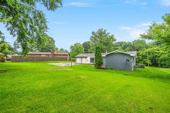 Building Photo - Beautiful Pet Friendly 3 bedroom home for ...