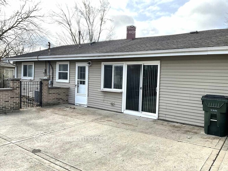 Building Photo - 135 Princeton St