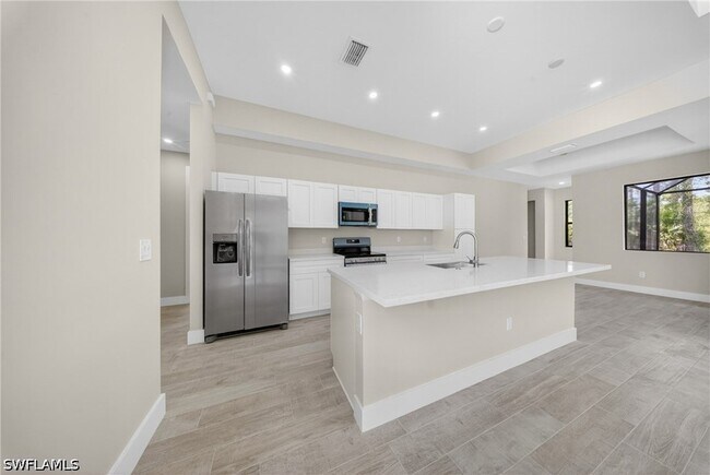 Building Photo - 1206 Moore Ave